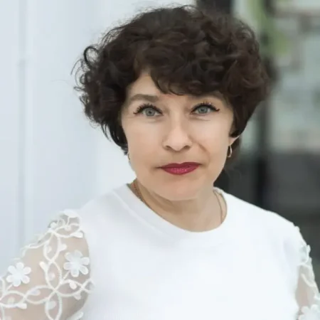 Лоріна викладач хімії